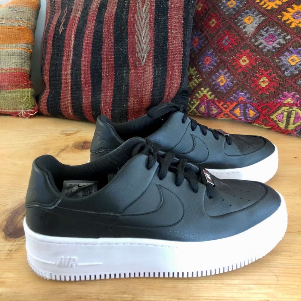 Nike Air Force 1 Sage Low Black Platform